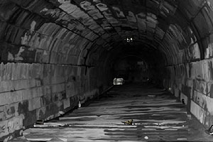 《幽灵隧道逃生》游戏画面1
