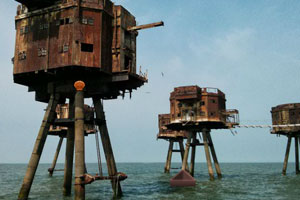 逃离废弃的海上堡垒